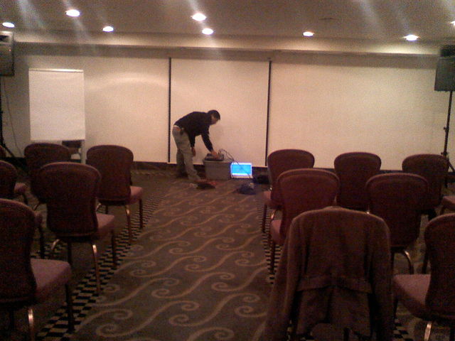 PREPARANDO EL SALÓN